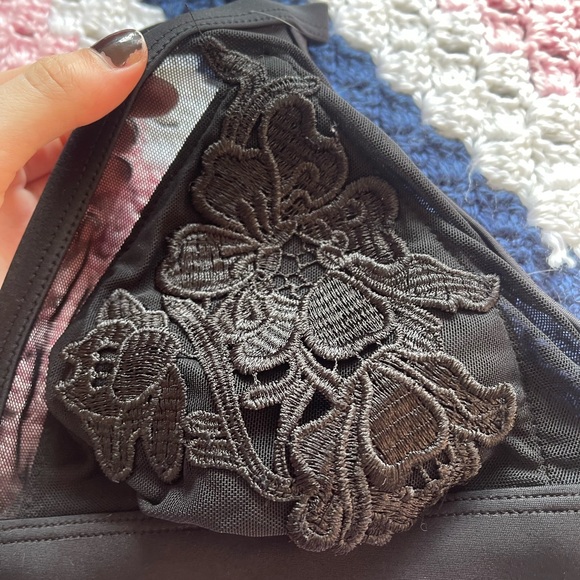 !!! SOLD !!! Women’s black sexy sheer floral embroidery cami bralette size 32B - Picture 3 of 6